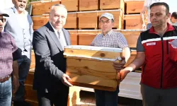 Nevşehir'de 60 üreticiye 120 adet arılı kovan dağıtıldı