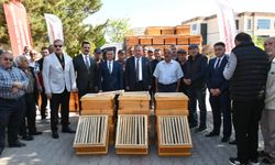 Nevşehir'de 60 üreticiye 120 adet arılı kovan dağıtıldı