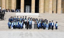 Simya Koleji 4. Sınıf Öğrencilerinden Ata'ya Anlamlı Ziyaret