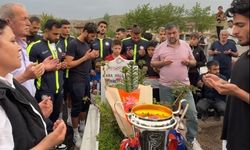 Şampiyonluk Kupasını Başkanlarının Mezarına Götürdüler