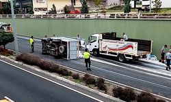 Nevşehir'de un yüklü kamyonet devrildi; 2 Yaralı