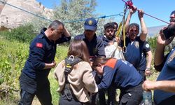 Sıcak hava balonu peri bacaları içine indi
