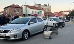 Kozaklı'da maddi hasarlı kaza: 2 araç çarpıştı