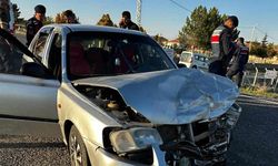 Nevşehir Kozaklı'da 2 otomobil çarpıştı: 3 yaralı