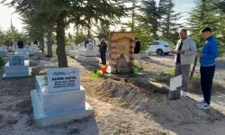 Nevşehir'de mezarlıklar ziyaretçilerle doldu