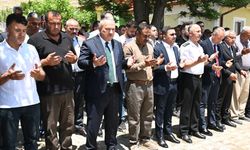 Gazeteci Asım Çapacı'nın annesi son yolculuğuna uğurlandı