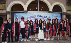 Nevşehir Simya Koleji 8. Sınıf Öğrencilerinin Coşkulu Mezuniyet Töreni