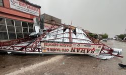 Nevşehir'de rüzgardan bir iş yerinin çatısı uçtu!