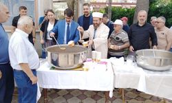 Ürgüp’te Kaymakam ve Müftü vatandaşlara Aşure dağıttı