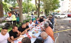 Başkan Arı, Esnafıyla Vatandaşıyla Her Gün Bir Arada