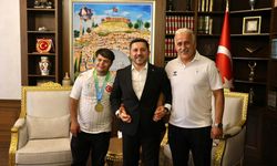 Nevşehirli Avrupa Şampiyonu Başkan Arı’yı Ziyaret Etti
