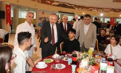 Nevşehir'de 2025 YKS'de ilk 10 bine giren öğrenciler ödüllendirildi