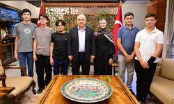 Vali Fidan Umreye Gidecek İmam Hatipli Öğrencileri Kabul Etti