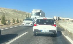 Kayseri-Avanos Yolunda Kamyon Devrildi, Trafik Kilitlendi