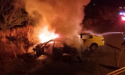 Nevşehir'de otomobiller çarpıştıktan sonra alev aldı