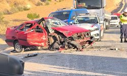 Nevşehir'de minibüs ile 0tomobil çarpıştı: 1 ölü, 2 yaralı!