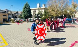 Nevşehir Polisi, Göreme’de Miniklerle Uçurtma Uçurdu!