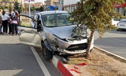 Kozaklı’da Otomobil ile Traktör Çarpıştı
