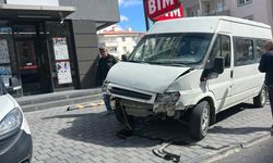 Nevşehir'de Servis Aracıyla Minibüsün Çarpıştığı Kaza Korkuttu