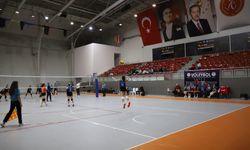 NEVÜ Ev Sahipliğinde Oynanan ÜNİLİG Kadın Voleybol Grup Müsabakaları Tamamlandı