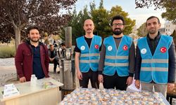 TÜGVA Nevşehir ve Yeniler Kulübü’nden Öğrencilere Sıcak İkram