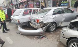 Kozaklı’da Kavşakta Korkutan Kaza: 5 Araçta Maddi Hasar