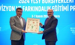 NEVÜ Rektörü Aktekin, 2024 YLSY Bursiyerleri Vizyon ve Farkındalık Eğitimi Programında Tecrübelerini Paylaştı