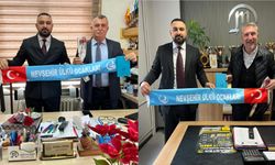 Nevşehir Ülkü Ocakları Öğretmenlere Karanfil Dağıttı