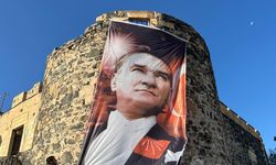 CHP Nevşehir Kalesi’ne dev Atatürk posteri astı!