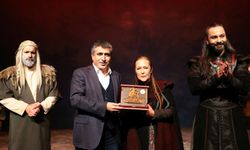 ‘Devlet Ana’ Adlı Tiyatro Oyunu NEVÜ’de Tiyatroseverlerle Buluşturuldu