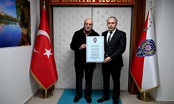 Nevşehir’de Depremzede Şairden Polislere Duygulandıran Şiir