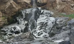 Nevşehir’in Saklı Cenneti: Nar’daki Kadirah Şelalesi Görenleri Büyülüyor