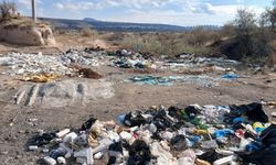 Nevşehir’de Yol Kenarındaki Enkaz ve Çöpler Tepki Çekiyor