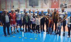 Nevşehir'de Öğretmenler Voleybolda Hünerlerini Gösterdi
