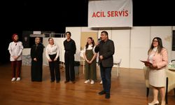 “Kaç Baba Kaç” Tiyatro Oyunu NEVÜ’de Öğrenciler Tarafından Sahnelendi