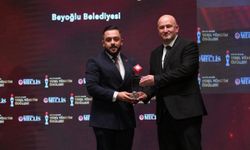 Nevşehirli Emre Bozkuş’a “Umut Veren Yeni Nesil Siyasetçi” Ödülü