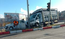 Kozaklı’da Kavşakta Maddi Hasarlı Kaza