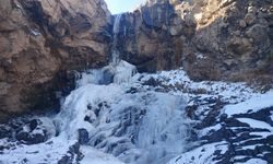 Nevşehir’de Kadirah Şelalesi Buz Tuttu