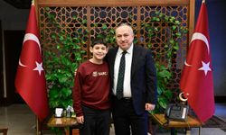 Nevşehir’de Sınıf Başkan Adayı Öğrenciye Vali’den Tebrik