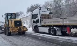 Ürgüp Çevre Yolunda Trafiği Aksatan Tır Kurtarıldı