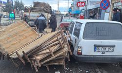 Nevşehir'de TIR’dan Düşen Beton Kalıpları Otomobile Çarptı