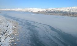 Nevşehir Gülşehir'de Kızılırmak Dondu