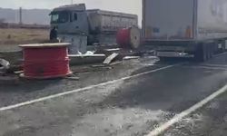 Nevşehir–Kayseri Yolunda Tırın Dorsesindeki Makaralar Yola Saçıldı