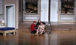 “Münasebetsiz” Tiyatro Oyunu NEVÜ’de Tiyatroseverlerle Buluştu