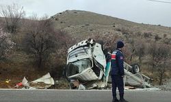 Nevşehir’de Kamyonet Yol Kenarına Devrildi