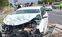 Nevşehir'de otomobil ile çarpışan traktör ikiye bölündü