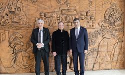Emekli Büyükelçi Volkan Vural ve Prof. Dr. Hüseyin Bağcı, Geniş Katılımlı Bir Heyet ile Rektör Aktekin'i Ziyaret Etti
