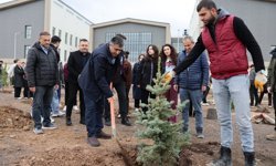 NEVÜ’de “Geleceğe Nefes Ol!” Temasıyla Ağaçlar Toprakla Buluşturuldu