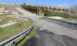 Çat Kasabası’nda Yol Güvenliği Artıyor: Bariyerler Tamamlandı