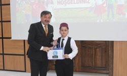 Acıgöl’de Protokol ve Öğrenciler 23 Nisan’da Buluştu